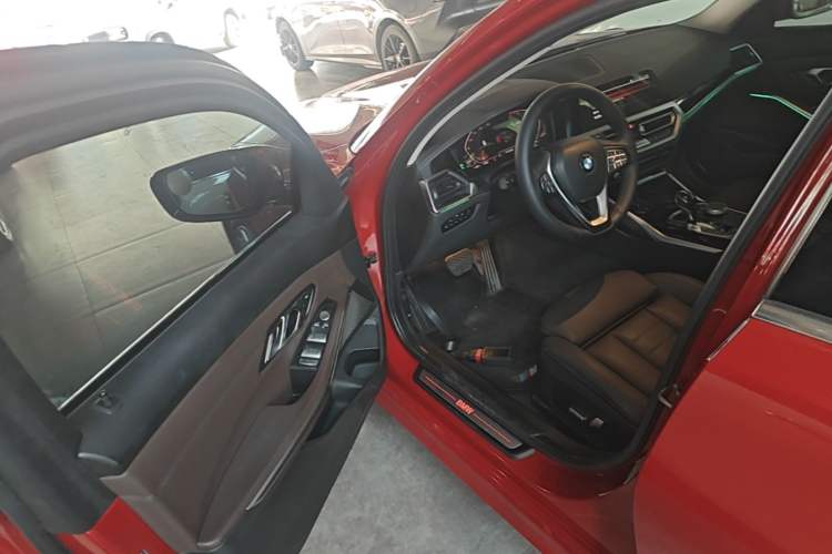 Used BMW 3 Series 2020 325Li First Edition Driver Seat