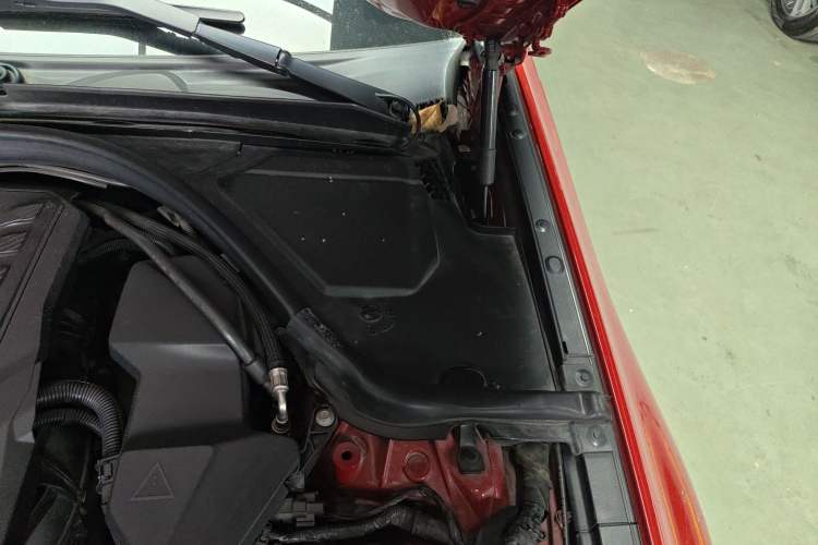 Used BMW 3 Series 2020 325i M Sport Package Engine Bay Left
