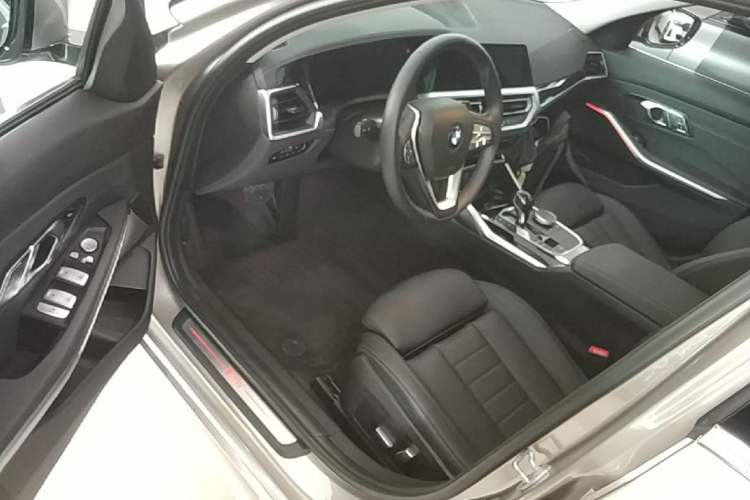 Used BMW 3 Series 2020 325Li First Edition Driver Seat