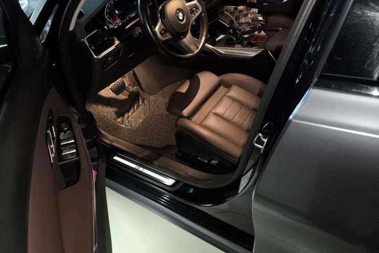 Used BMW 3 Series 2020 Facelifted 325Li M Sport Night Edition Package Driver Seat