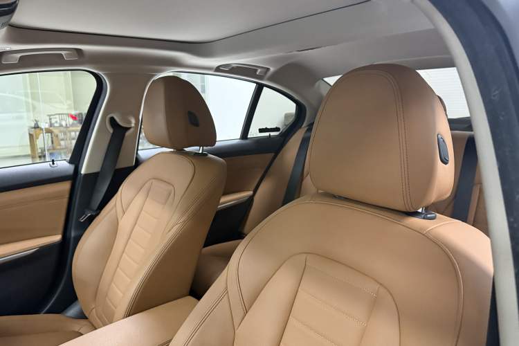 Used BMW 3 Series 2020 330i M Sport Night Edition Interior 2