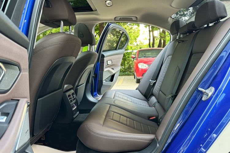 Used BMW 3 Series 2020 Restyled 325i M Sport Night Edition Package Interior 3