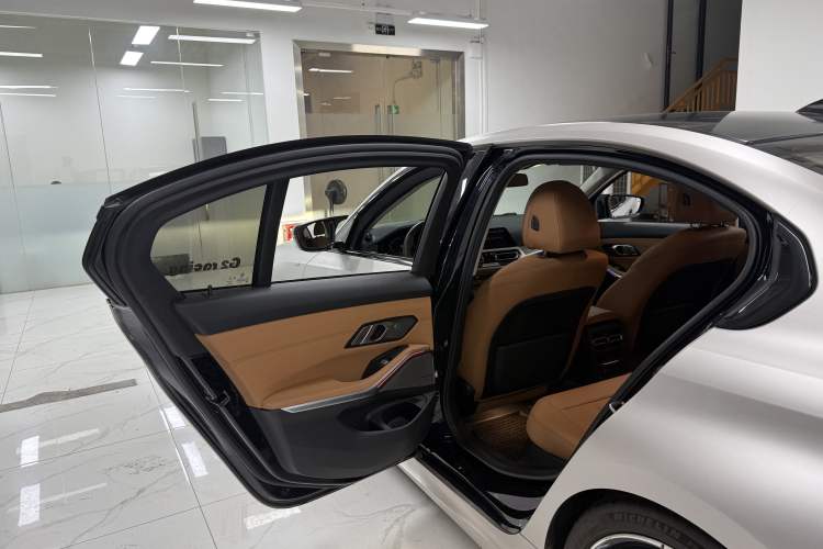 Used BMW 3 Series 2020 330i M Sport Night Edition Interior 3