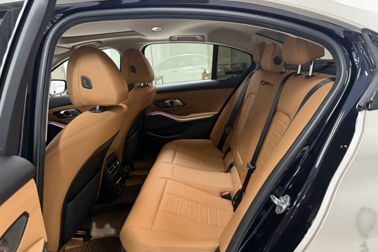 Used BMW 3 Series 2020 330i M Sport Night Edition Interior 4