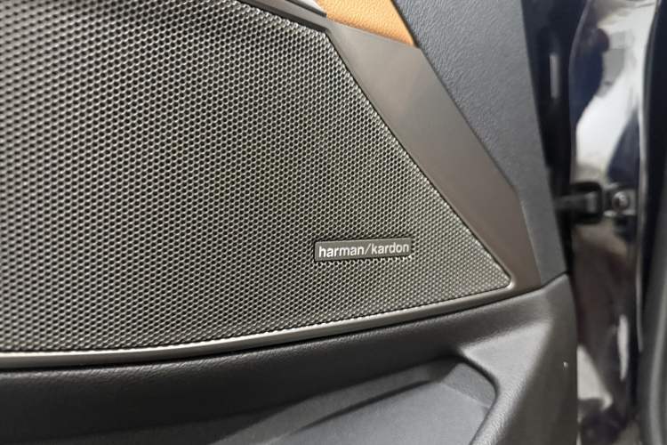 Used BMW 3 Series 2020 330i M Sport Night Edition Interior 5