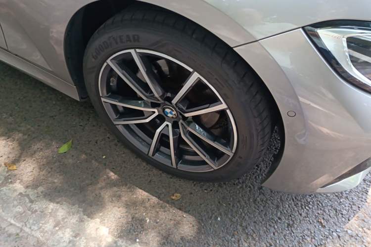 Used BMW 3 Series 2020 320Li M Sport Package Right Front Wheel Hub