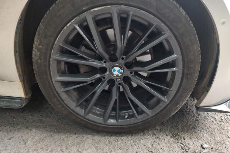 Used BMW 3 Series 2020 Restyled 325i M Sport Night Edition Package Right Front Wheel Hub