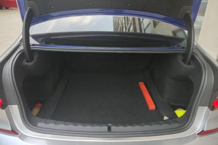 Used BMW 3 Series 2020 Restyled 325i M Sport Night Edition Package Trunk