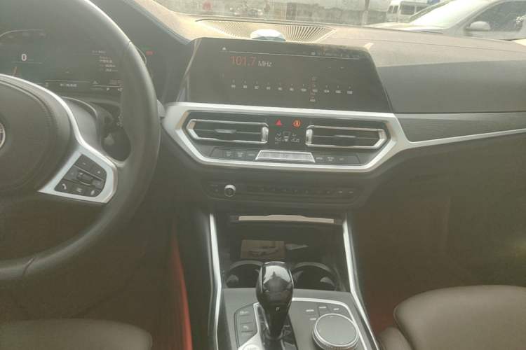 Used BMW 3 Series 2020 Facelifted 325i M Sport Package Audio And AC Panel