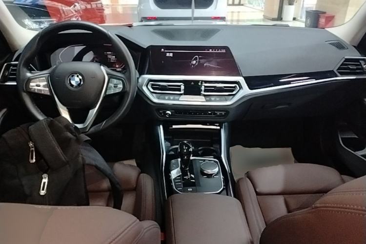 Used BMW 3 Series 2020 320i Sport Package Center Console