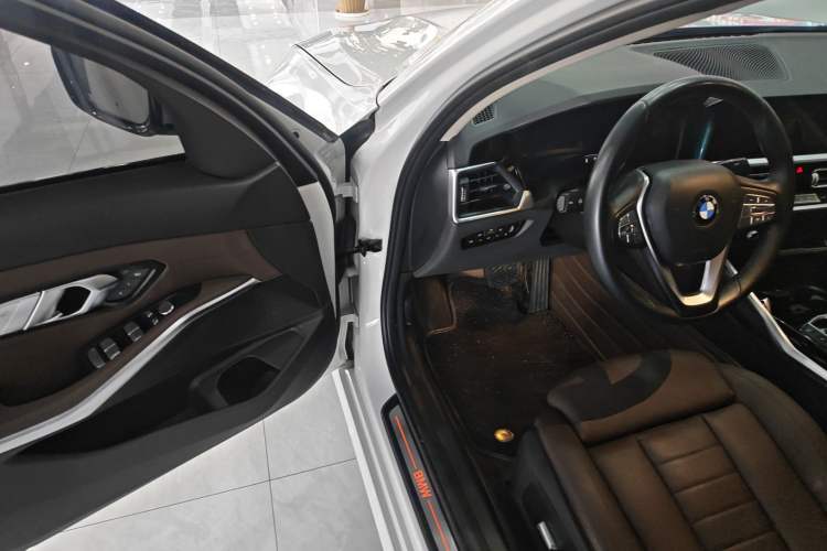 Used BMW 3 Series 2020 320i Sport Package Driver Seat