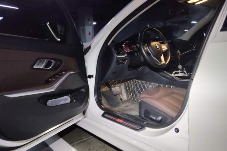 Used BMW 3 Series 2020 325Li First Edition Driver Seat