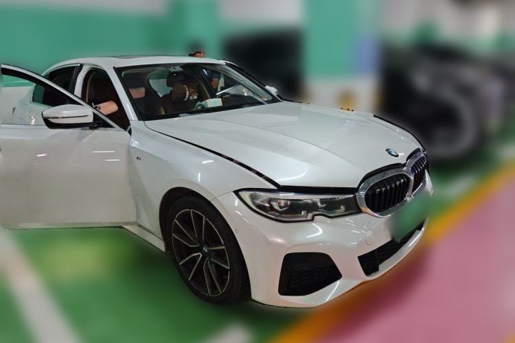 Used BMW 3 Series 2020 320Li M Sport Package Front Right 45 Deg