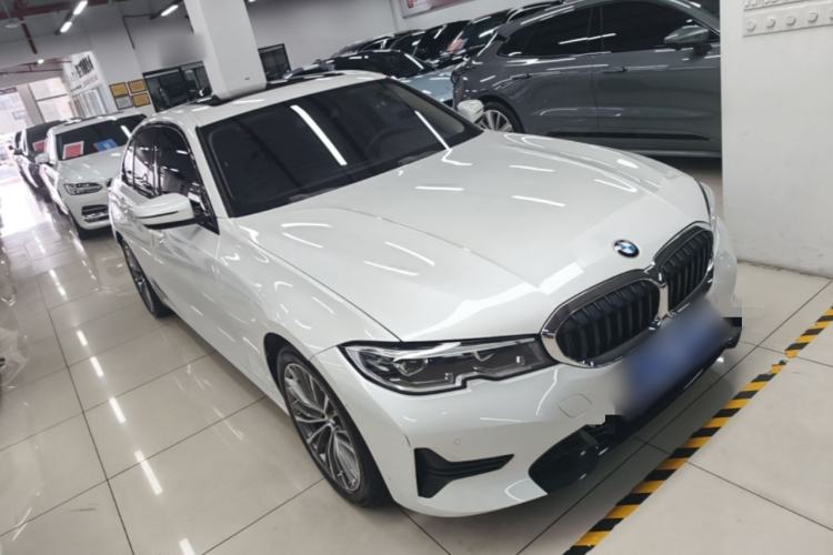 Used BMW 3 Series 2020 320i Sport Package Front Right 45 Deg