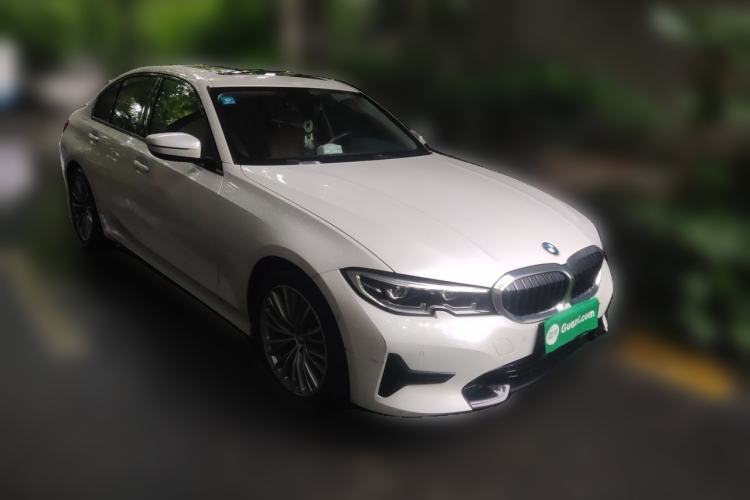 Used BMW 3 Series 2020 320i Sport Package Front Right 45 Deg