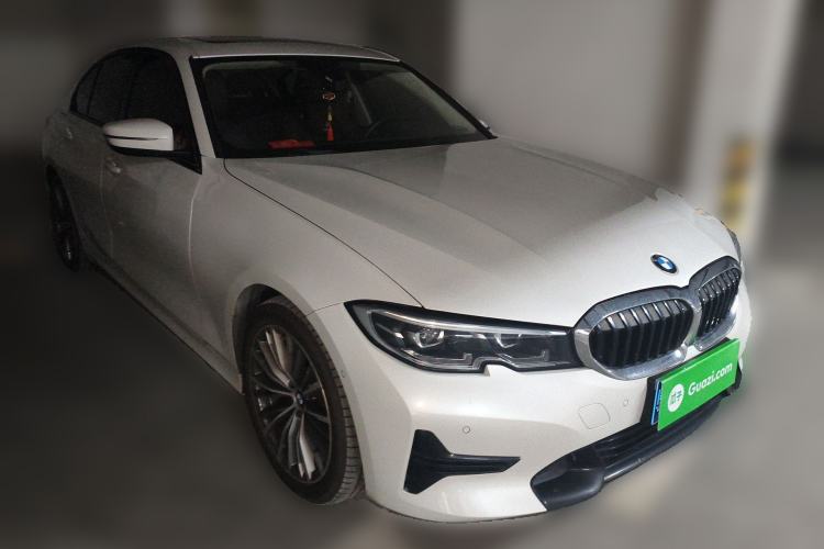 Used BMW 3 Series 2020 320i Sport Package Front Right 45 Deg