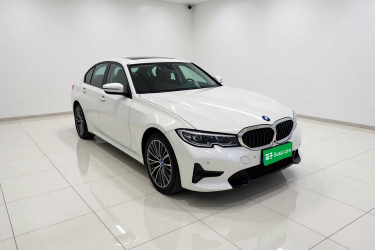 Used BMW 3 Series 2020 320i Sport Package Front Right 45 Deg