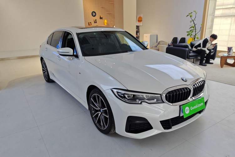 Used BMW 3 Series 2020 320Li M Sport Package Front Right 45 Deg