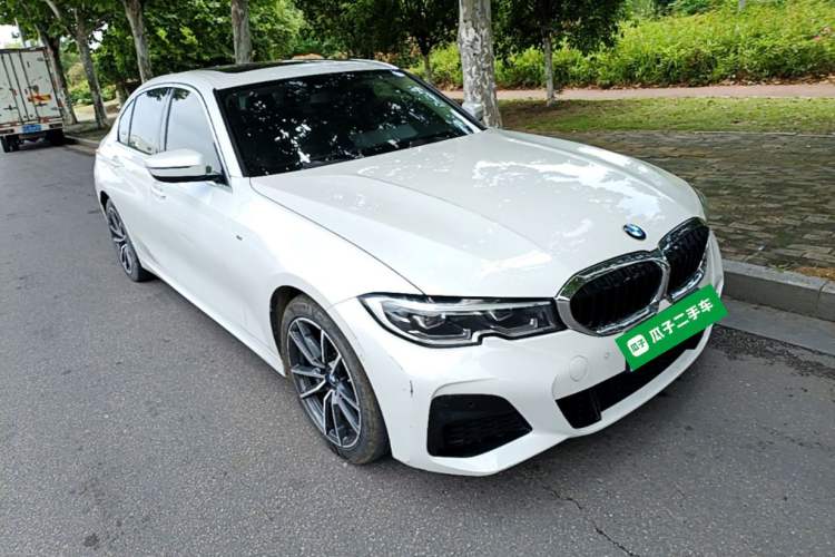 Used BMW 3 Series 2020 320Li M Sport Package Front Right 45 Deg