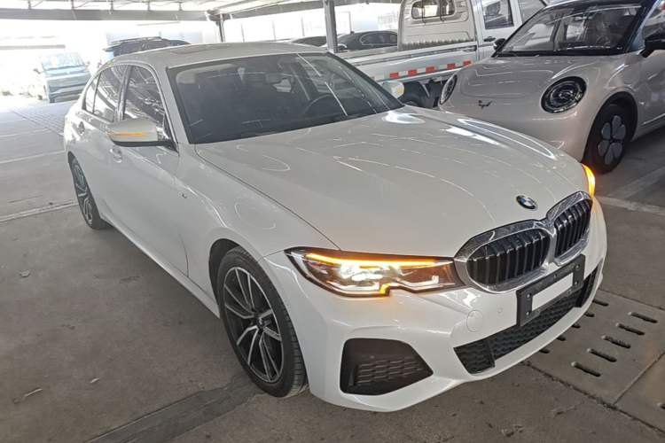 Used BMW 3 Series 2020 320Li M Sport Package Front Right 45 Deg