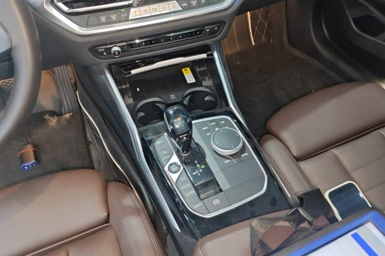 Used BMW 3 Series 2020 325Li First Edition Gear Lever