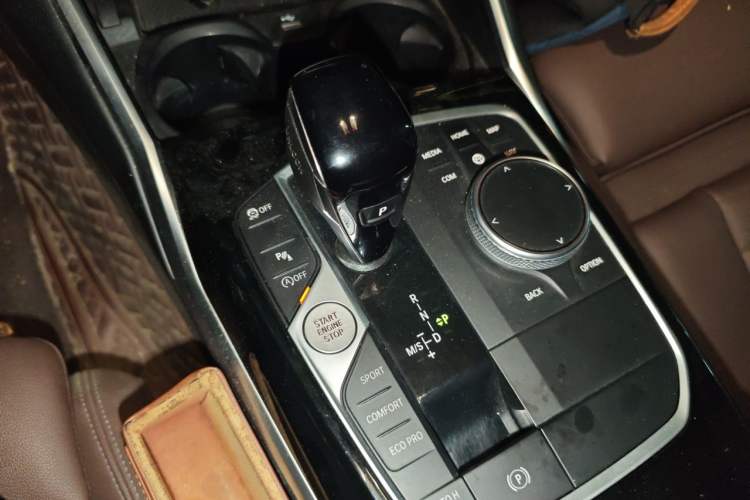 Used BMW 3 Series 2020 325Li First Edition Gear Lever