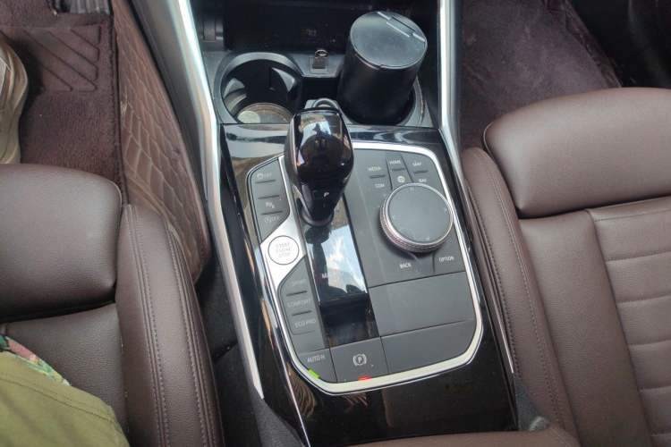 Used BMW 3 Series 2020 325Li First Edition Gear Lever