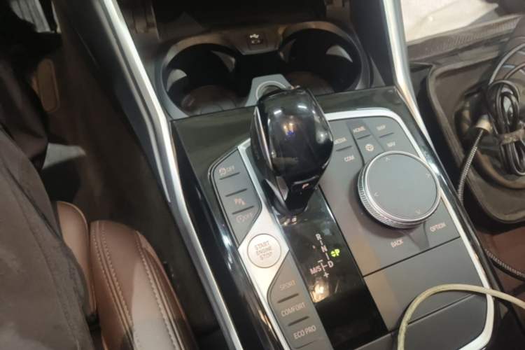Used BMW 3 Series 2020 325Li First Edition Gear Lever