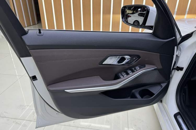 Used BMW 3 Series 2020 Restyled 325Li M Sport Package Interior 11