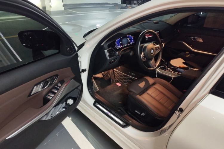 Used BMW 3 Series 2020 Restyled 325i M Sport Night Edition Package Interior 3