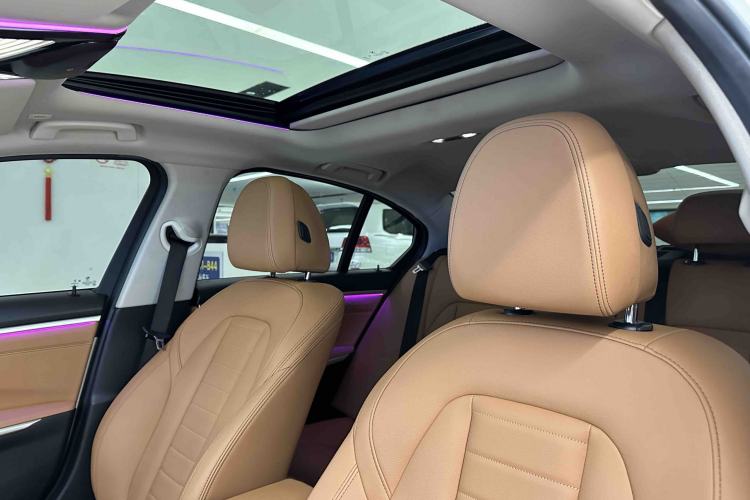 Used BMW 3 Series 2020 330i M Sport Night Edition Interior 4