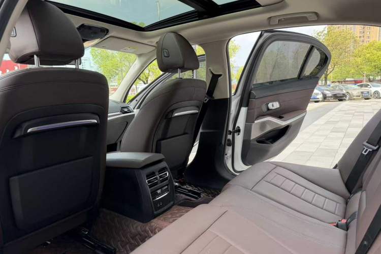 Used BMW 3 Series 2020 Restyled 325Li M Sport Package Interior 4