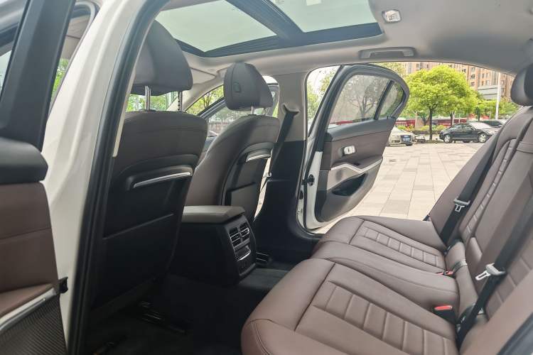 Used BMW 3 Series 2020 Restyled 325Li M Sport Package Interior 4