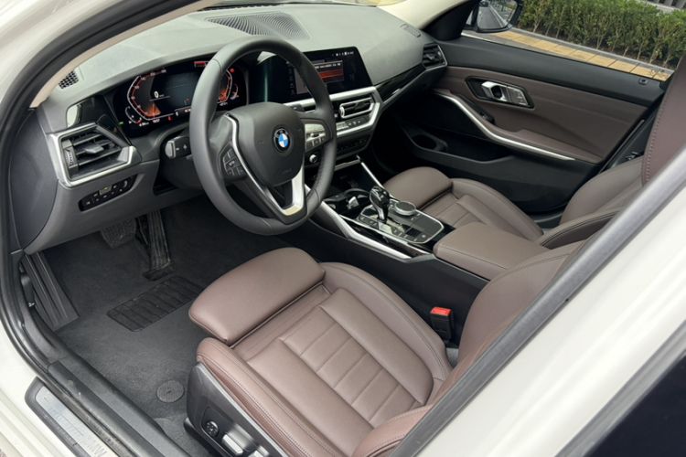 Used BMW 3 Series 2020 320i Sport Package Interior 9
