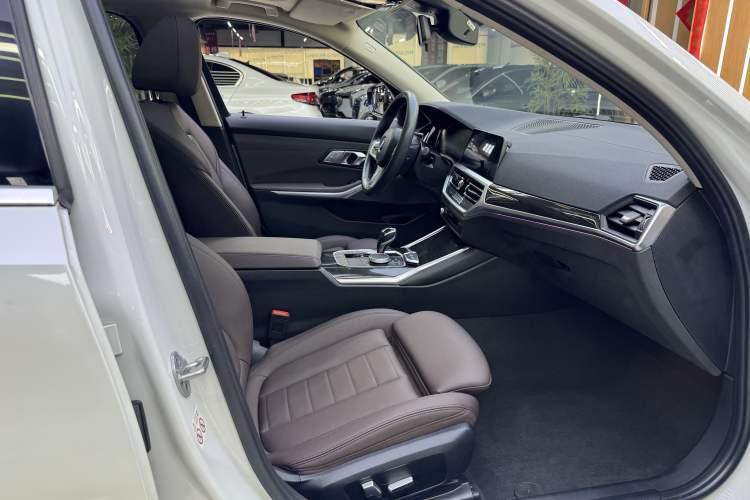 Used BMW 3 Series 2020 Restyled 325Li M Sport Package Interior 9