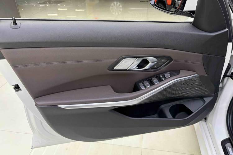 Used BMW 3 Series 2020 Restyled 325Li M Sport Package Interior 9