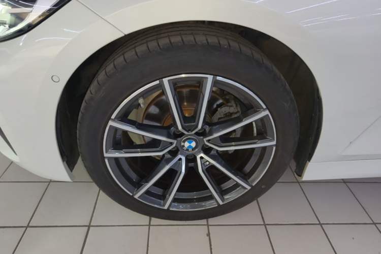 Used BMW 3 Series 2020 Restyled 325Li M Sport Package Left Front Wheel Hub