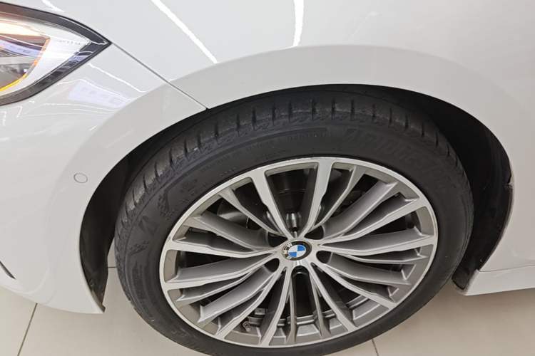 Used BMW 3 Series 2020 320i Sport Package Left Front Wheel Hub