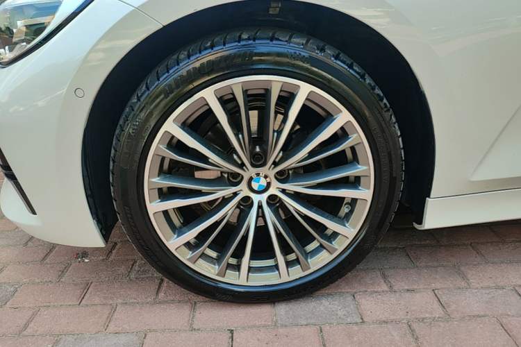 Used BMW 3 Series 2020 325Li First Edition Left Front Wheel Hub