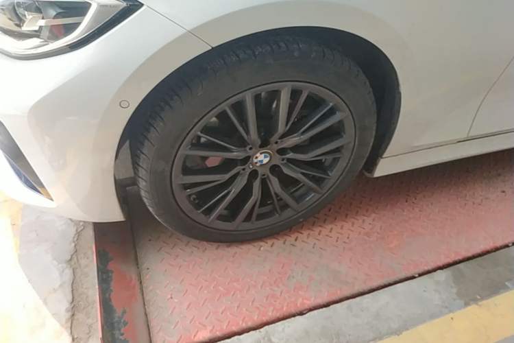 Used BMW 3 Series 2020 Facelifted 325Li M Sport Night Edition Package Left Front Wheel Hub