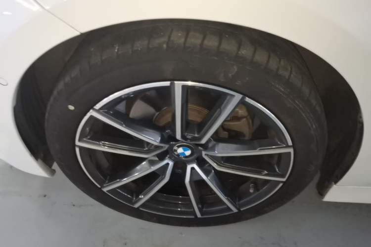 Used BMW 3 Series 2020 325Li M Sport Package Left Front Wheel Hub