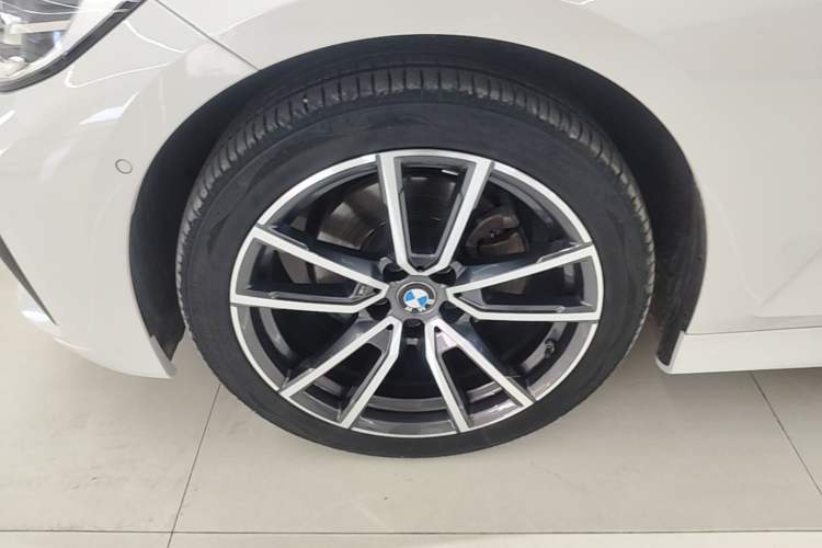 Used BMW 3 Series 2020 Restyled 325Li M Sport Package Left Front Wheel Hub