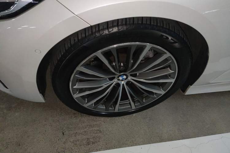 Used BMW 3 Series 2020 325Li First Edition Left Front Wheel Hub