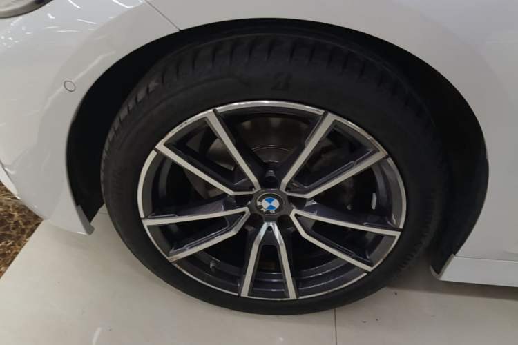 Used BMW 3 Series 2020 Restyled 325Li M Sport Package Left Front Wheel Hub