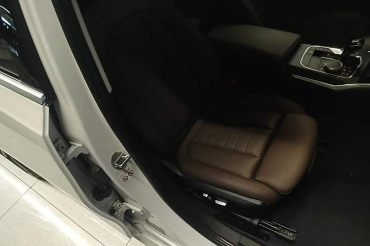 Used BMW 3 Series 2020 Facelifted 325i M Sport Package Right Front Seat