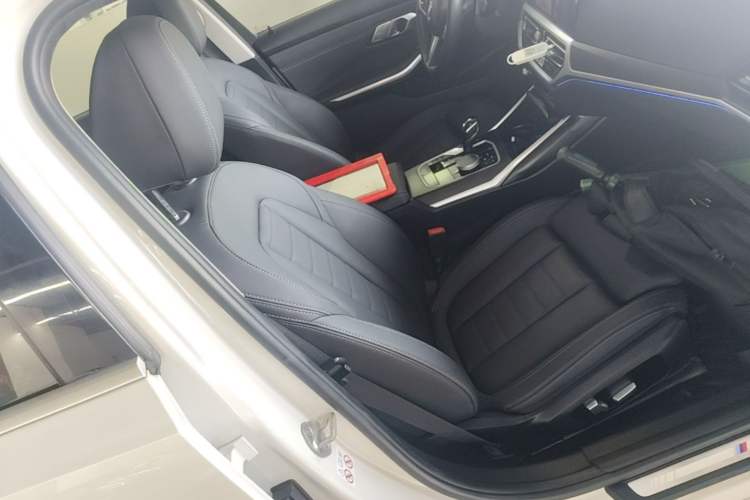 Used BMW 3 Series 2020 Facelifted 325i M Sport Package Right Front Seat
