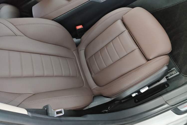 Used BMW 3 Series 2020 325Li First Edition Right Front Seat