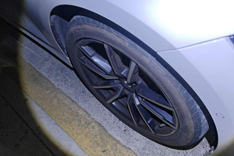 Used BMW 3 Series 2020 320Li M Sport Package Right Front Wheel Hub