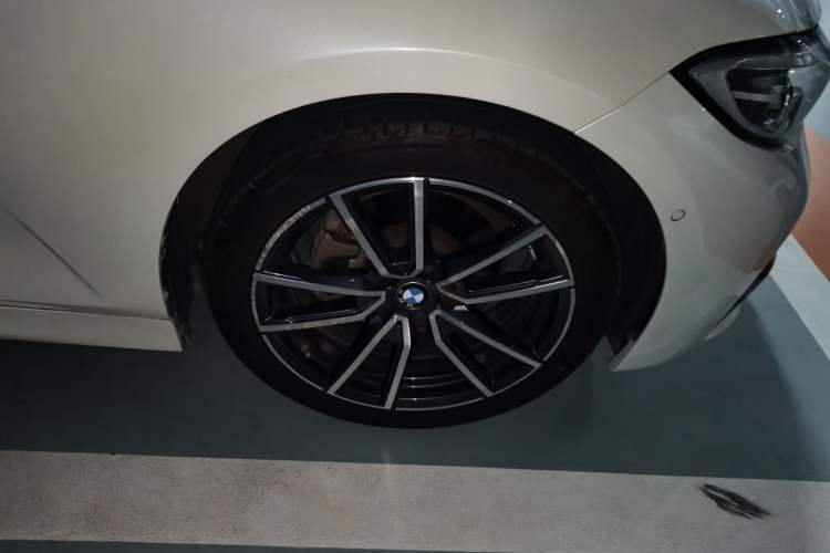 Used BMW 3 Series 2020 325Li M Sport Package Right Front Wheel Hub