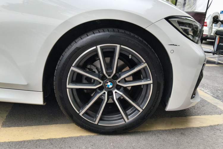 Used BMW 3 Series 2020 325Li M Sport Package Right Front Wheel Hub
